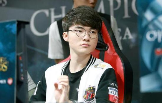 楼兰时装与羽翼祥瑞解析 逆水寒手游最新动态